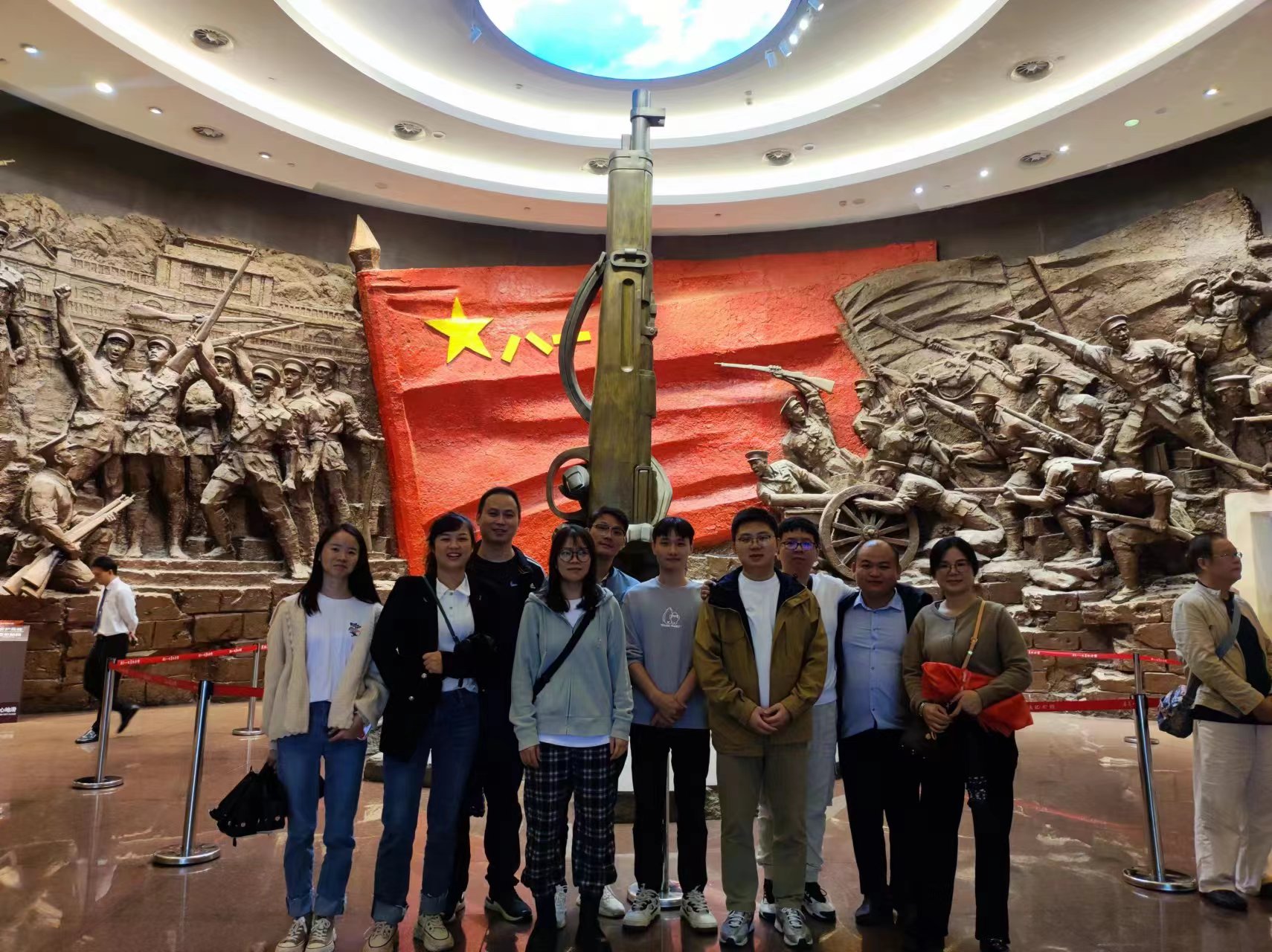 弘扬八一精神 传承红色基因(图2)